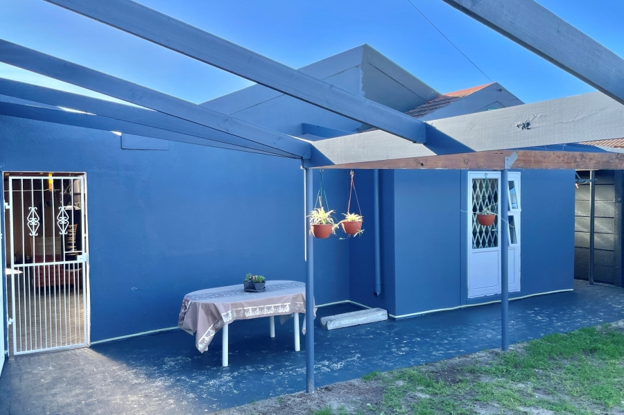 To Let 3 Bedroom Property for Rent in Strandfontein Western Cape